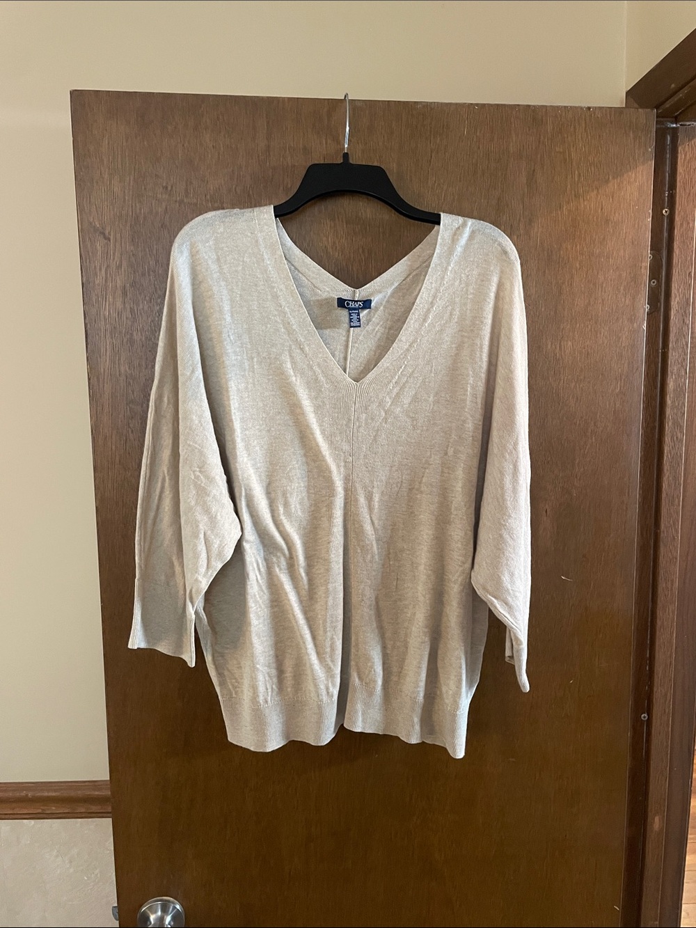 Chaps Women's Cream V-Neck Lightweight Pullover